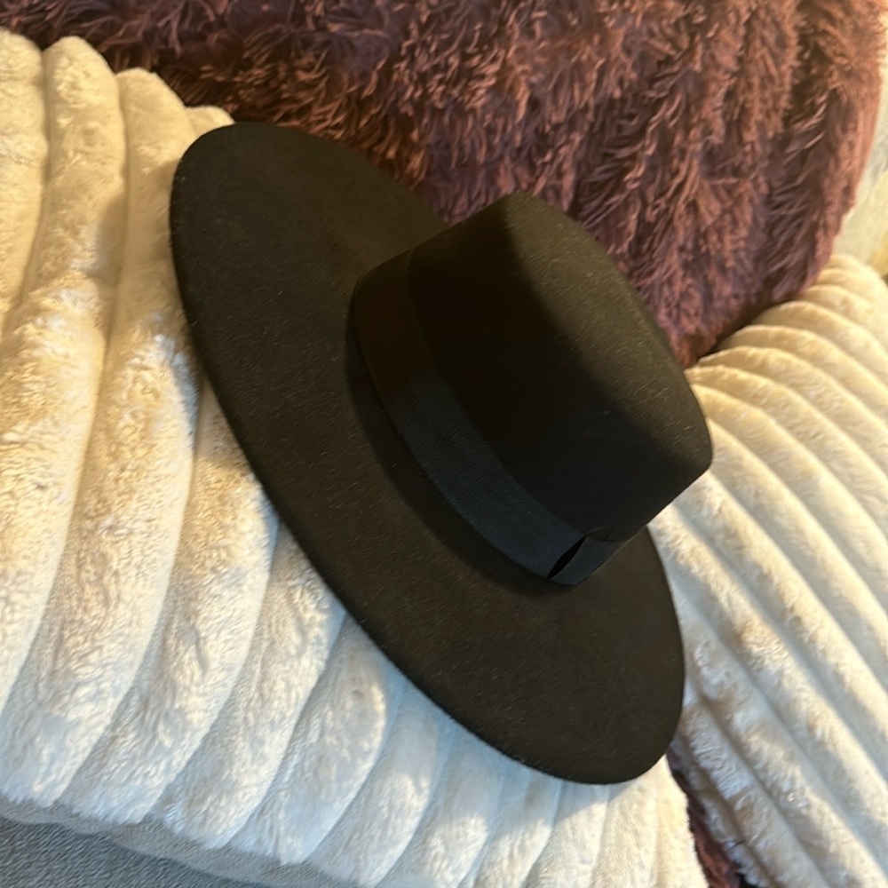Blk hat